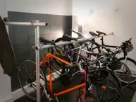 LfdA – Eingang mit Fahrradgarderobe